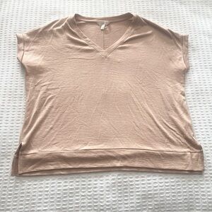 Banana Republic luxespun short sleeve relaxed v-neck tee tan size Small